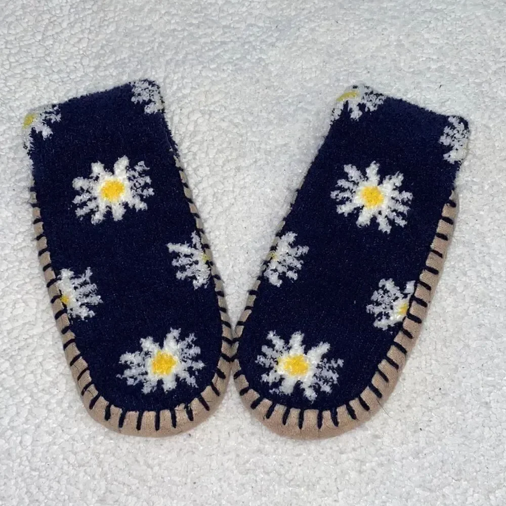 Old Navy Girls Printed Slippers Sock(Size Medium)